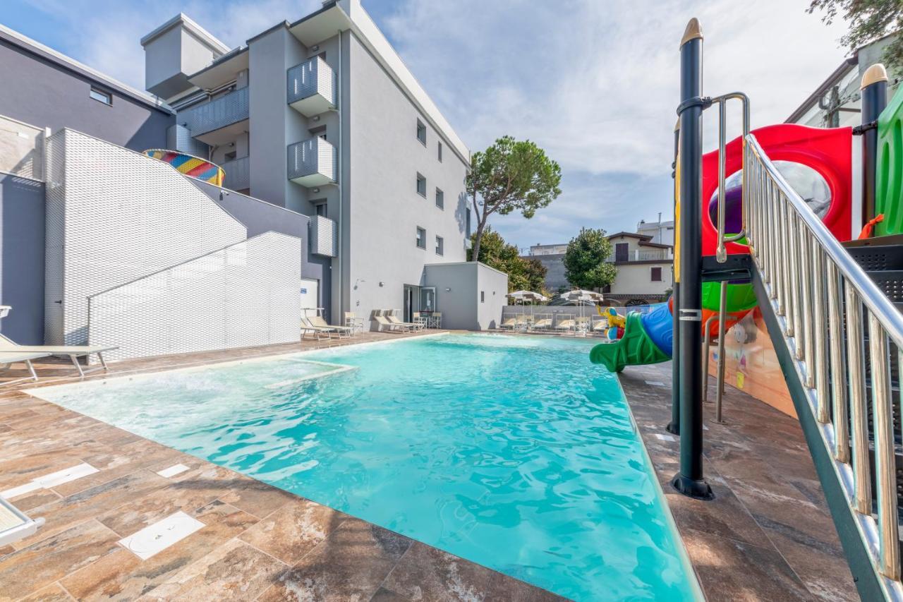 Residence Filmare Riccione Eksteriør billede