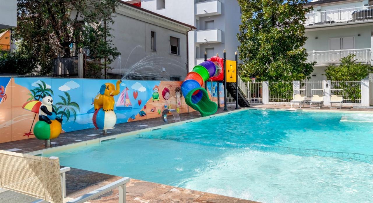 Residence Filmare Riccione Eksteriør billede